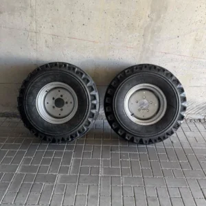Brede band en velgen 10.00-16 voor Deutz 8006,7206,6006,6806,7807,7207,7006
